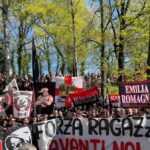 lo-striscione-della-curva-sud-a-milanello:-“forza-ragazzi.-avanti-noi”