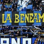 la-curva-al-fianco-dell’inter,-striscione-fuori-da-appiano:-“testa-alta-e-paura-di-niente”