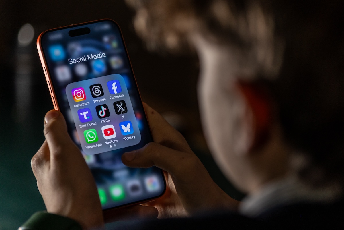 anche-la-grecia-vuole-vietare-i-social-network-ai-minori-di-15-anni