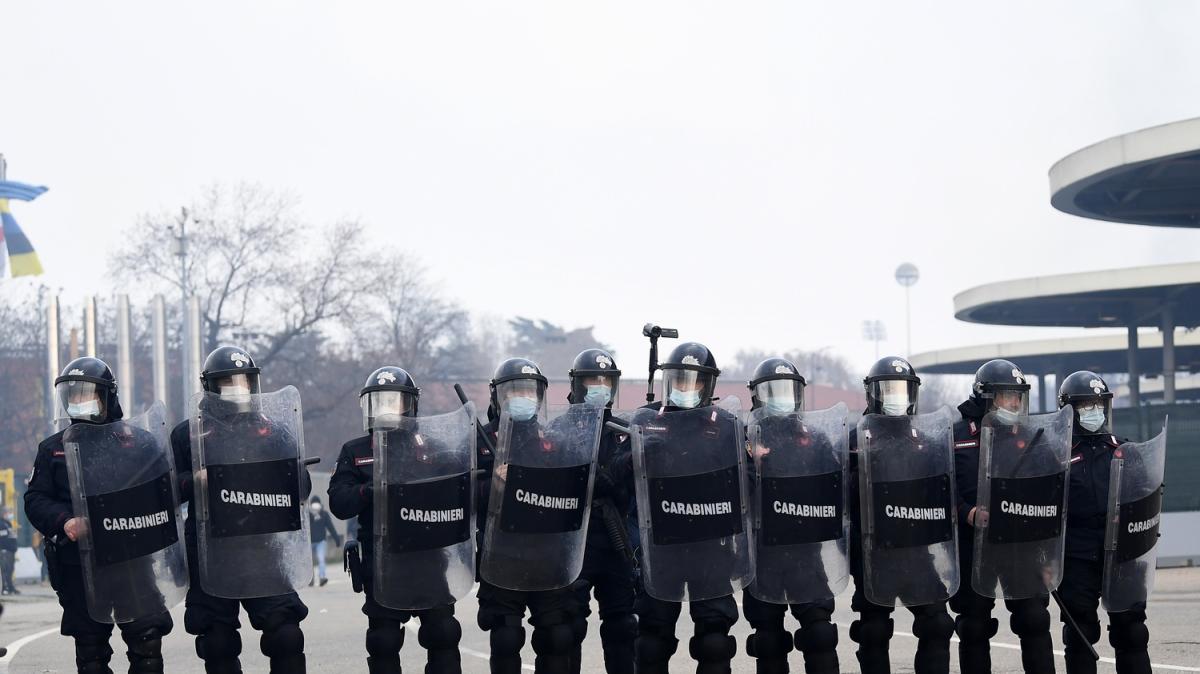 rapina-in-banca-con-ostaggi-al-vomero:-attimi-di-paura,-poi-il-blitz-dei-carabinieri