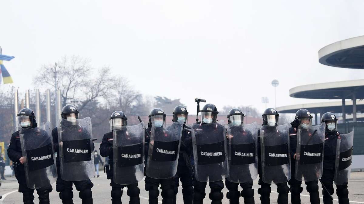 rapina-in-banca-con-ostaggi-al-vomero:-attimi-di-paura,-poi-il-blitz-dei-carabinieri
