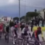 incredibile-al-giro-d’italia:-denunciati-due-ragazzi-che-hanno-tentato-di-far-cadere-ciclisti