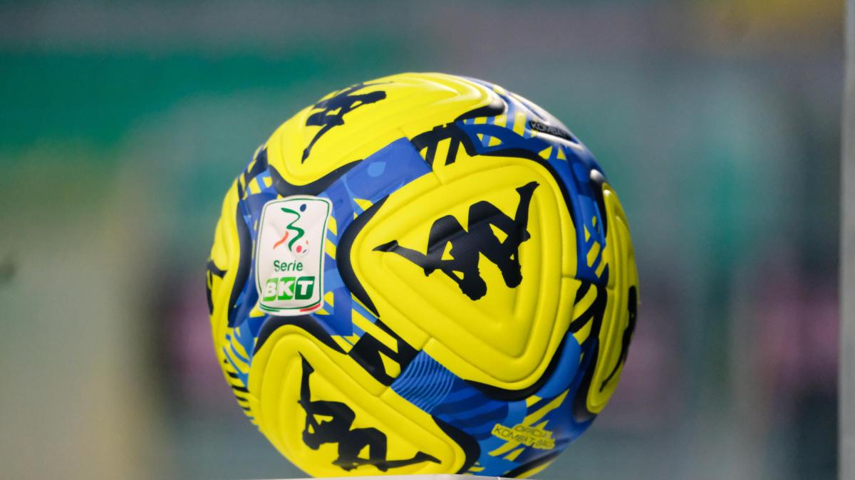quanto-guadagnano-i-calciatori?-il-50%-meno-di-50.000-euro-all’anno:-i-dati