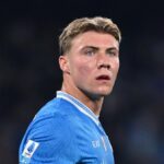 hojlund-decide-il-match-e-sale-a-12-gol:-la-lega-gli-da-il-premio-mvp-di-napoli-udinese