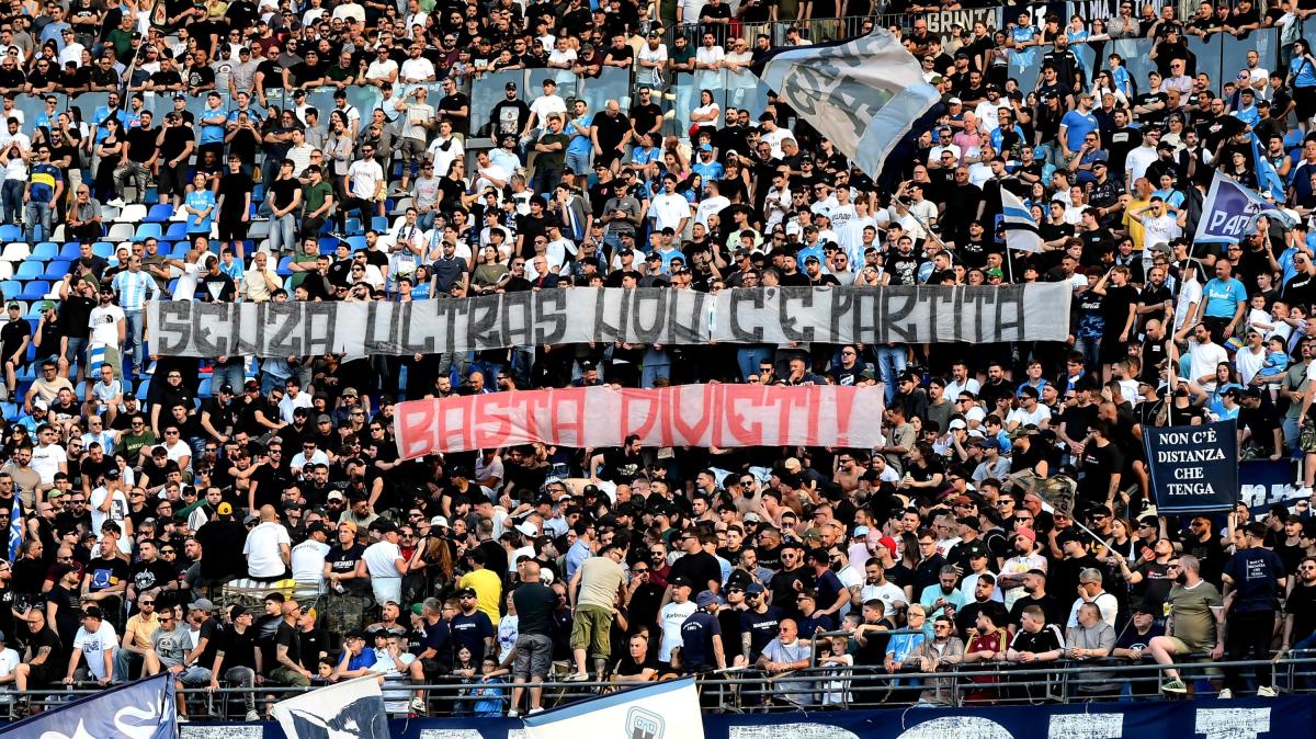 “maglia-onorata,-a-mister-e-squadra-il-giusto-tributo!”,-lo-striscione-della-curva-a