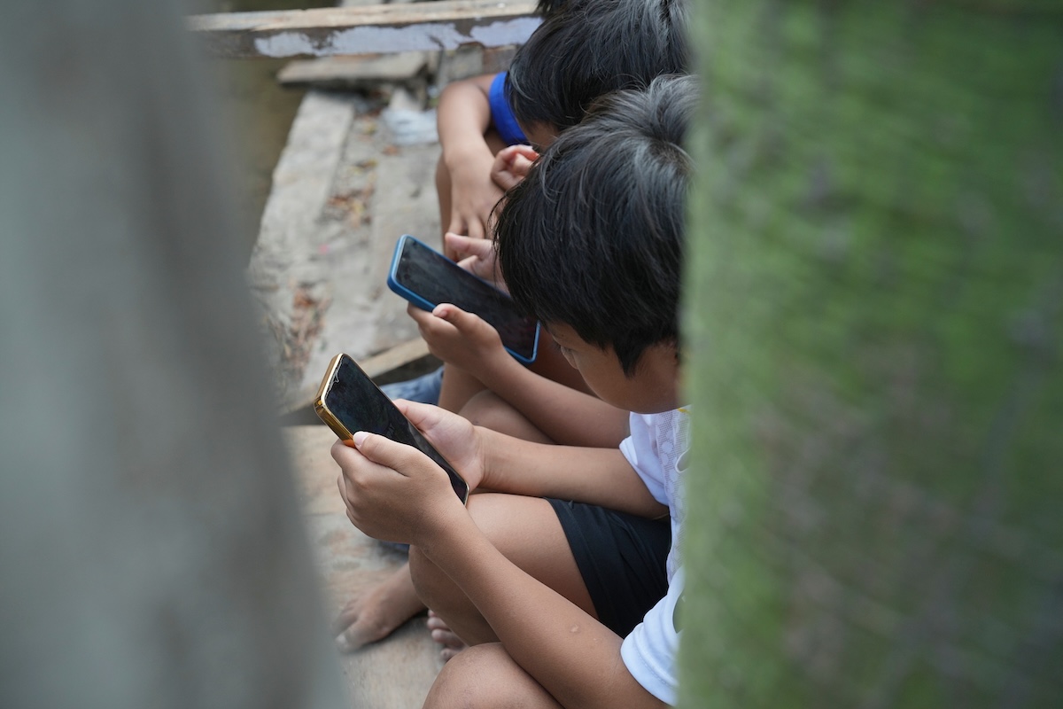 in-malaysia-e-entrato-in-vigore-il-divieto-di-utilizzare-i-social-media-per-le-persone-con-meno-di-16-anni