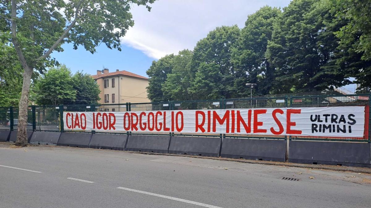 tifosi,-cori-e-bandiere:-a-rimini-l’ultimo-saluto-a-igor-protti