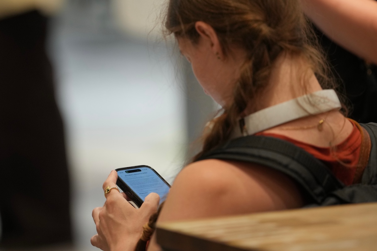 l’australia-vuole-raddoppiare-le-multe-per-le-piattaforme-social-che-permettono-ai-minori-di-16-anni-di-avere-degli-account