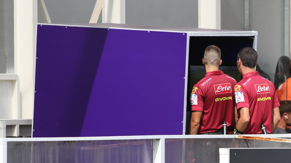 rivoluzione-nel-calcio-inglese:-nasce-pro-ref,-dieci-ex-calciatori-entreranno-nel-var