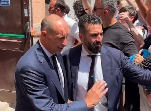 presentazione-allegri:-bagno-di-folla-per-max-e-adl-all’uscita-dal-san-carlo