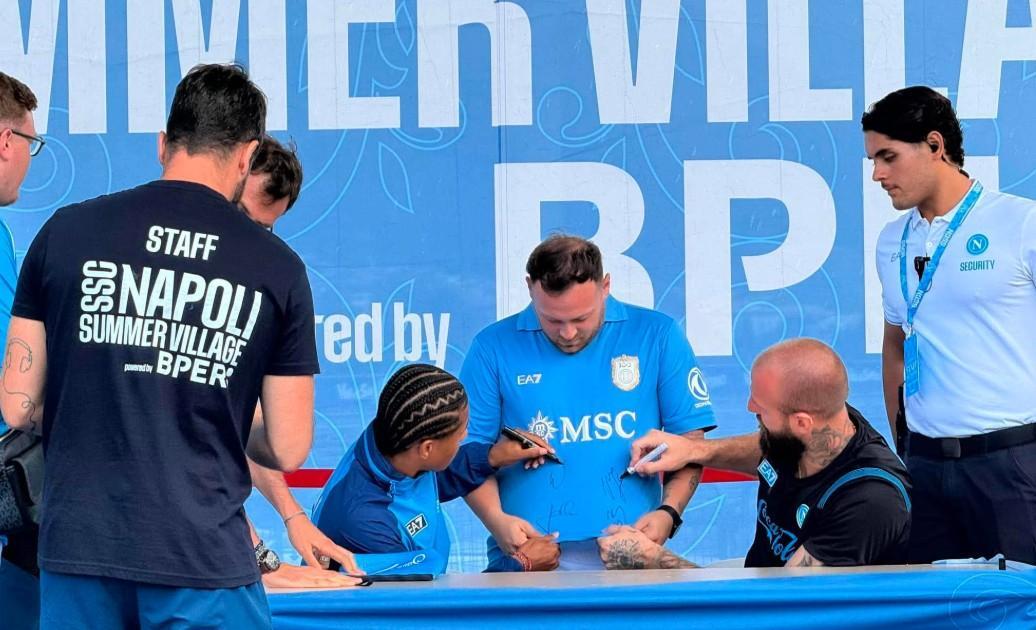 autografi-napoli,-neres-e-milinkovic-savic-incontrano-i-tifosi