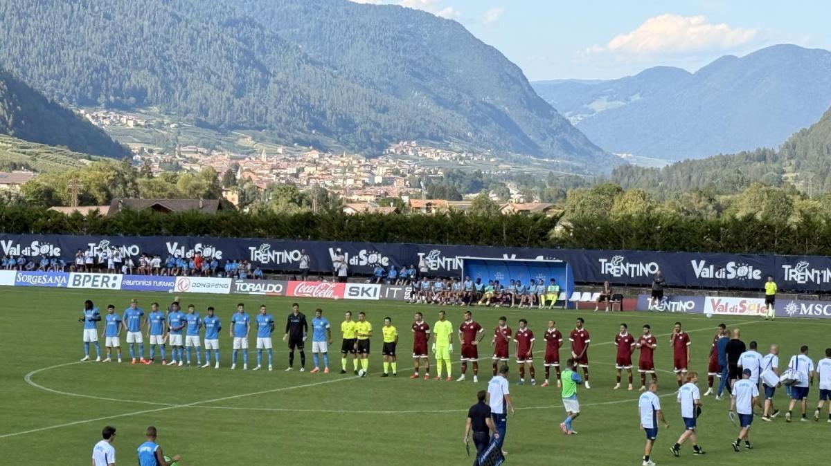 il-napoli-accorcia-subito!-vergara-conquista-un-rigore,-politano-lo-sbaglia-ma-poi-ribatte-in-rete