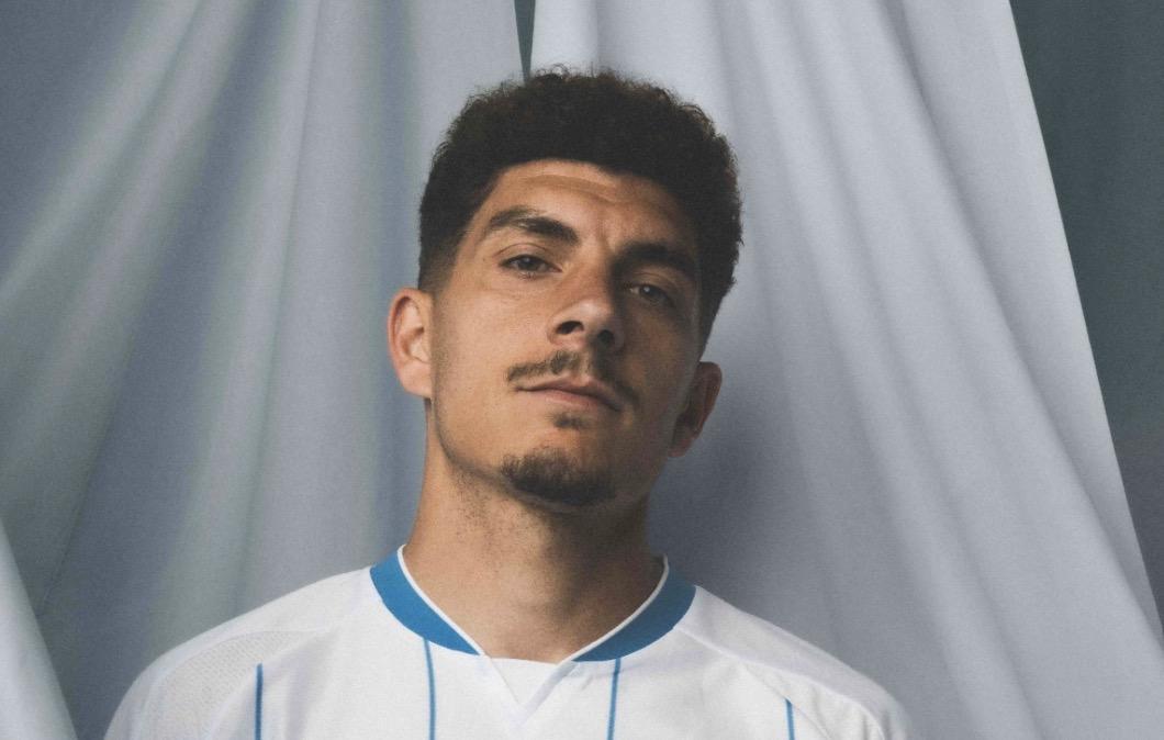 il-napoli-lancia-la-seconda-maglia!-da-oggi-in-vendita:-ecco-tutte-le-immagini-e-le-info