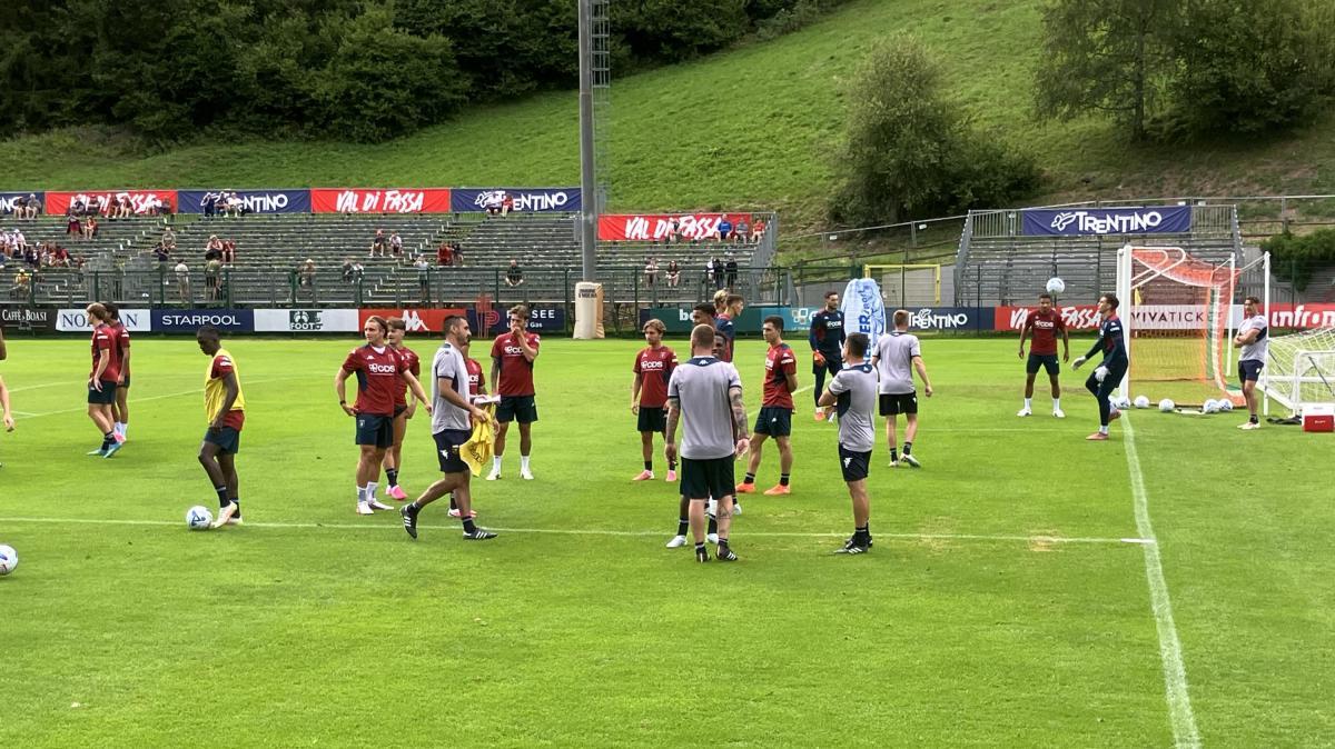 genoa,-de-rossi-lavora-sul-3-5-2:-tattica-e-partitelle-ad-alta-intensita-a-moena