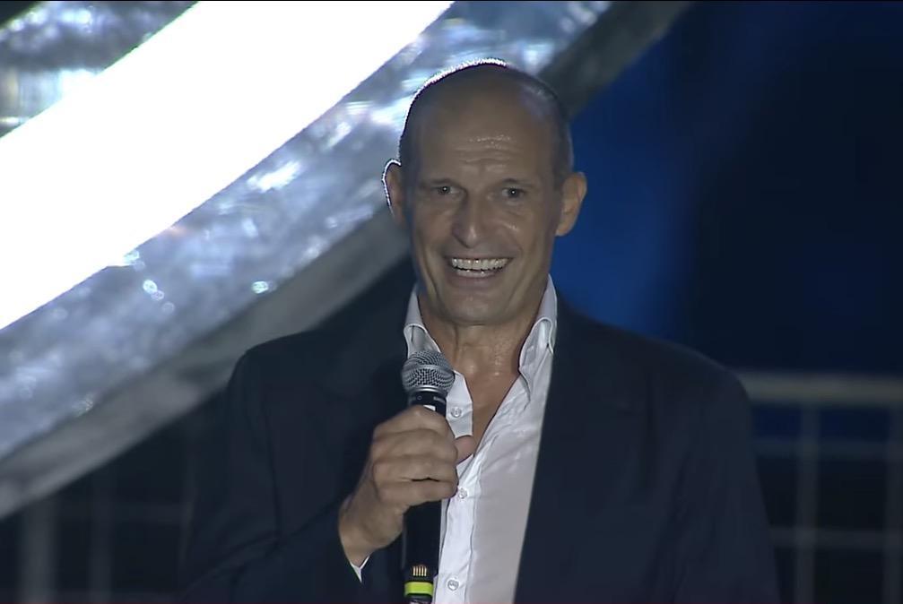 allegri-scatenato:-“ritroviamoci-qui-per-festeggiare-1,-2-o-3-trofei,-non-si-sa…”