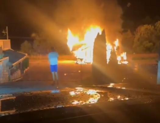 incendio-a-licola,-distrutti-sette-ettari-di-vegetazione:-arrestato-un-52enne