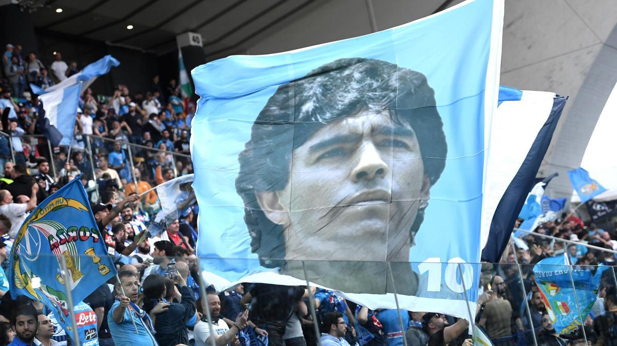 il-napoli-omaggia-maradona-anche-sul-kit-d’allenamento:-la-scelta-del-club