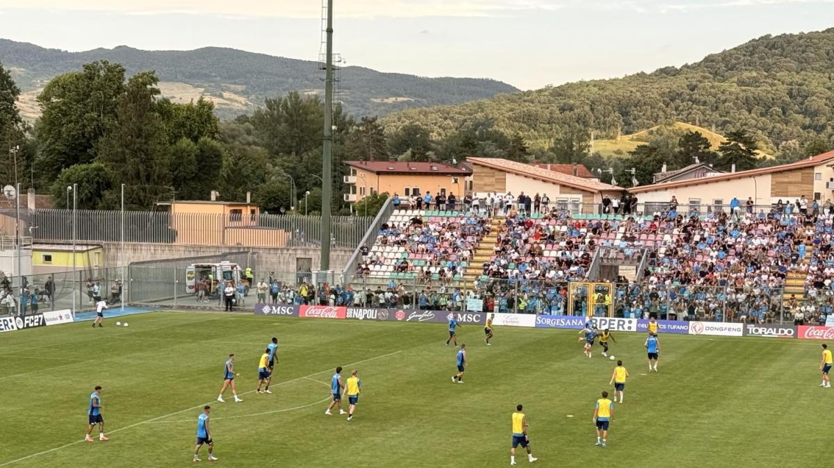 castel-di-sangro-day-11,-seduta-pomeridiana:-esercitazioni-e-partitella-decisa-da-magia-di-politano,-out-milinkovic-e-lucca!
