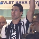 anche-vlahovic-sbarca-a-istanbul,-delirio-besiktas:-“felicissimo,-grande-grazie-va-a-italiano”