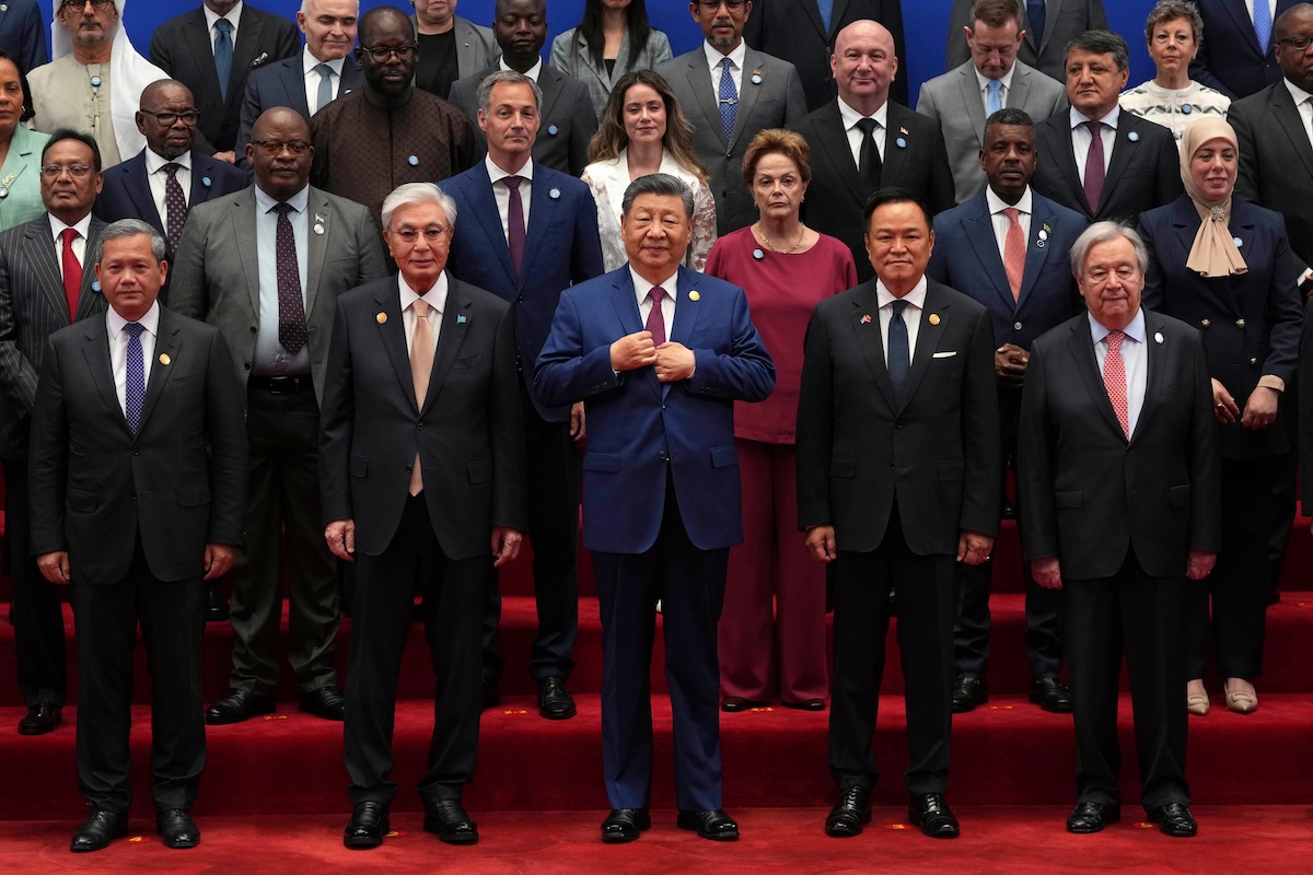 il-mondo-si-sta-dividendo-tra-chi-usa-le-ai-cinesi-e-chi-quelle-statunitensi