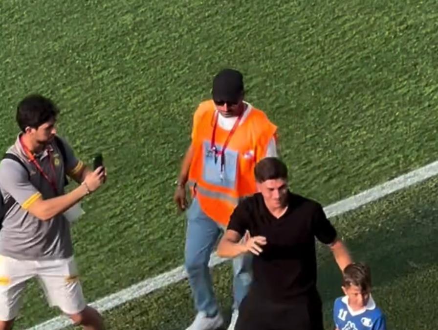 favasuli,-addio-emozionante-al-catanzaro:-giro-di-campo,-lacrime-e-applausi