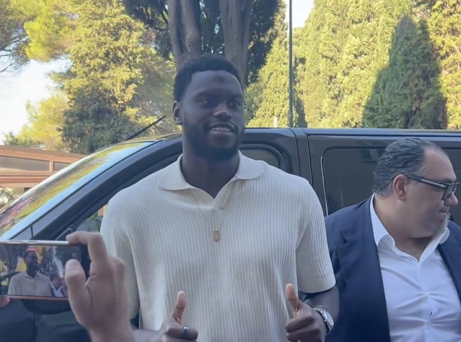 ecco-badiashile:-il-francese-e-arrivato-a-villa-stuart-per-le-visite-mediche