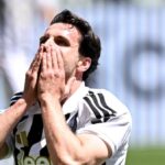 juventus,-tifoso-scivola-e-mette-ko-gatti-e-danni-al-terreno:-cambiera-la-tradizione-dell’ultimo-test