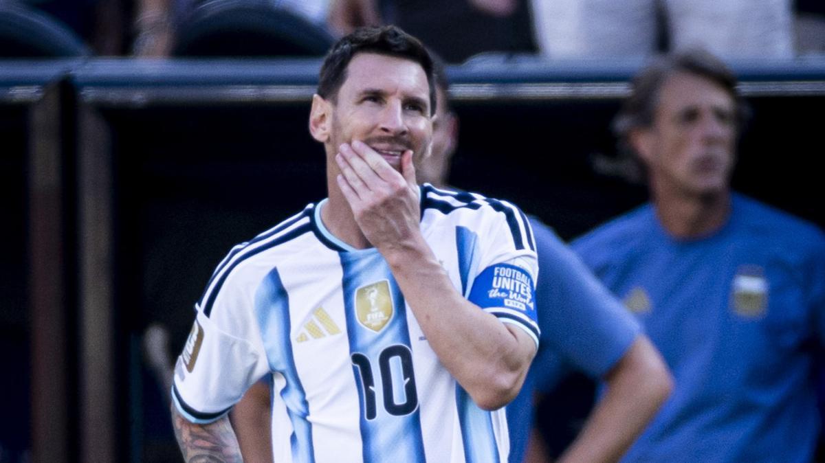 argentina,-omaggio-a-messi-dopo-l’annuncio-del-ritiro:-tutte-le-gare-si-fermeranno-al-10′