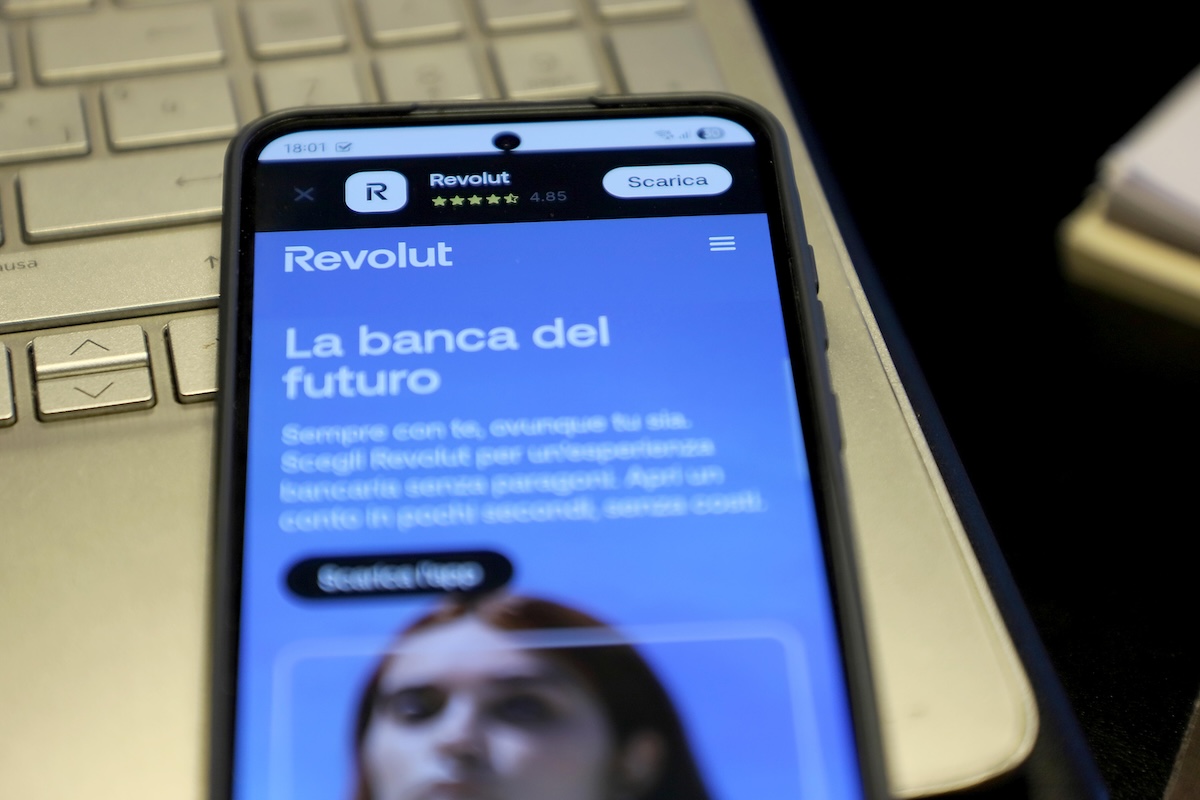 revolut-ha-consegnato-i-dati-di-centinaia-di-clienti-a-criminali-informatici