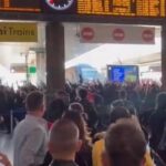 “noi-vogliamo-l’alta-marea”,-l’arrivo-dei-tifosi-azzurri-a-venezia