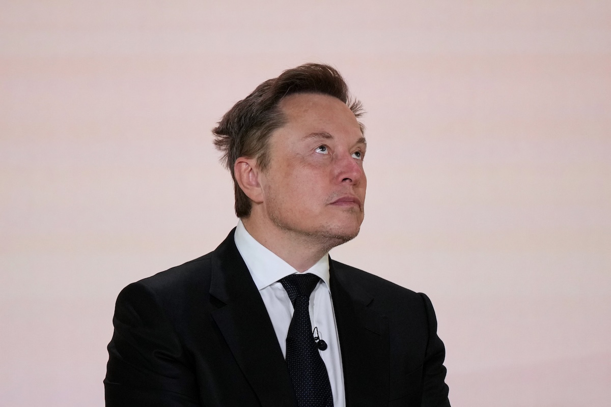elon-musk-sta-valutando-di-fondere-tesla-e-spacex