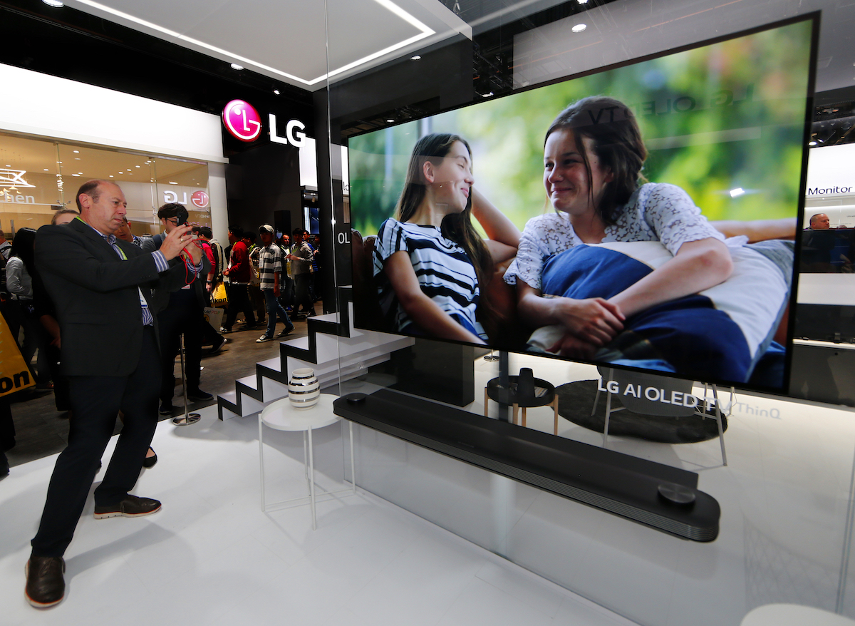 cos’e-questa-storia-che-le-smart-tv-ci-spiano